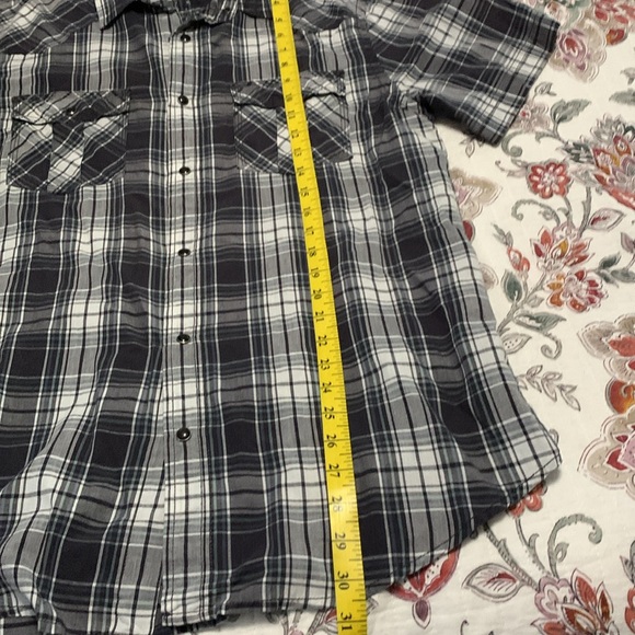 Men’s short sleeved Helix Black plaid shirt. - Picture 6 of 9